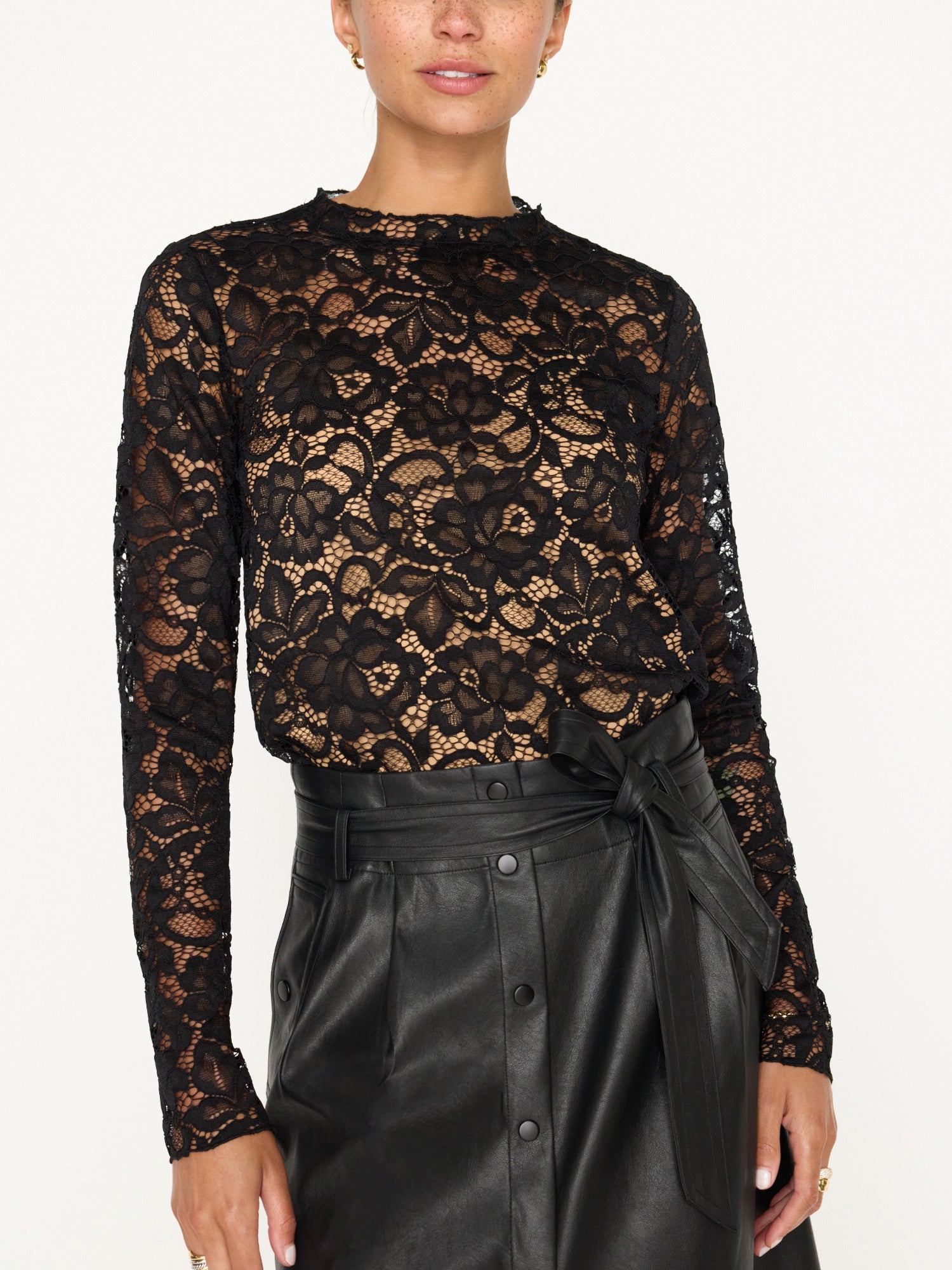 Donne black lace long sleeve top front view 2