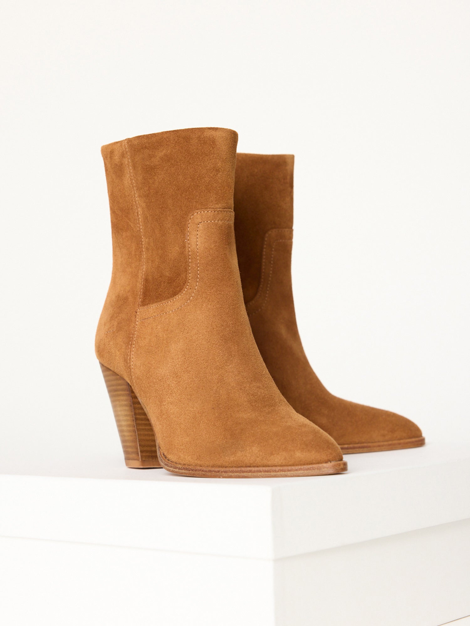 Marfa light brown suded boot side view