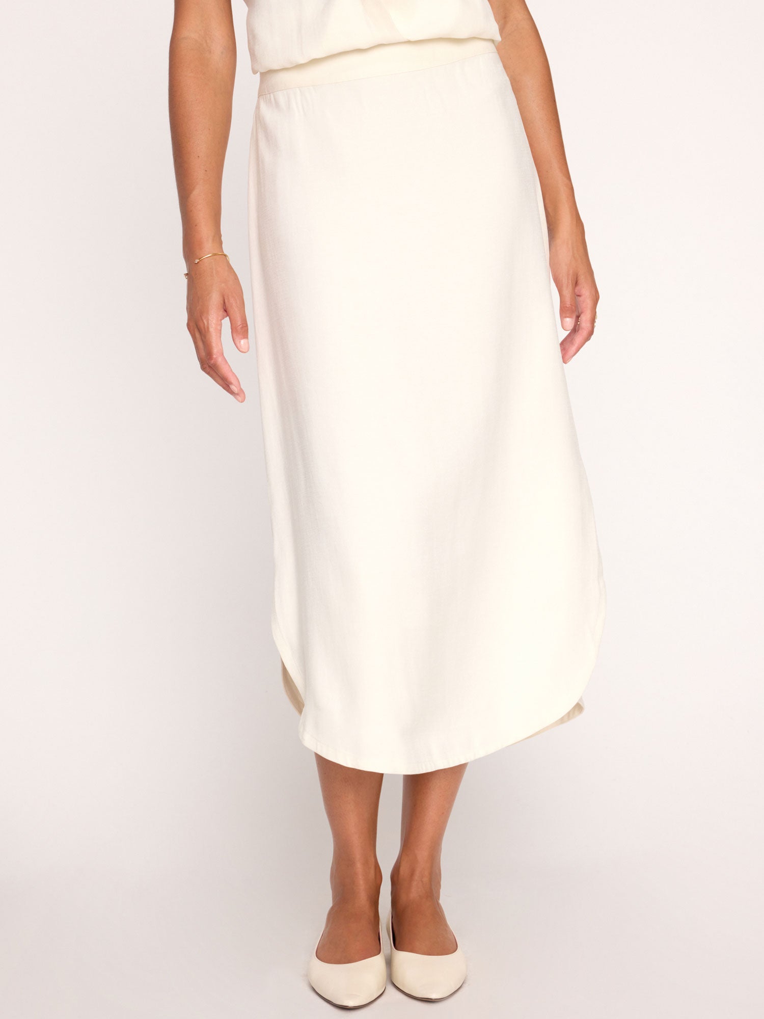 Cabas rounded hemline beige midi skirt front view