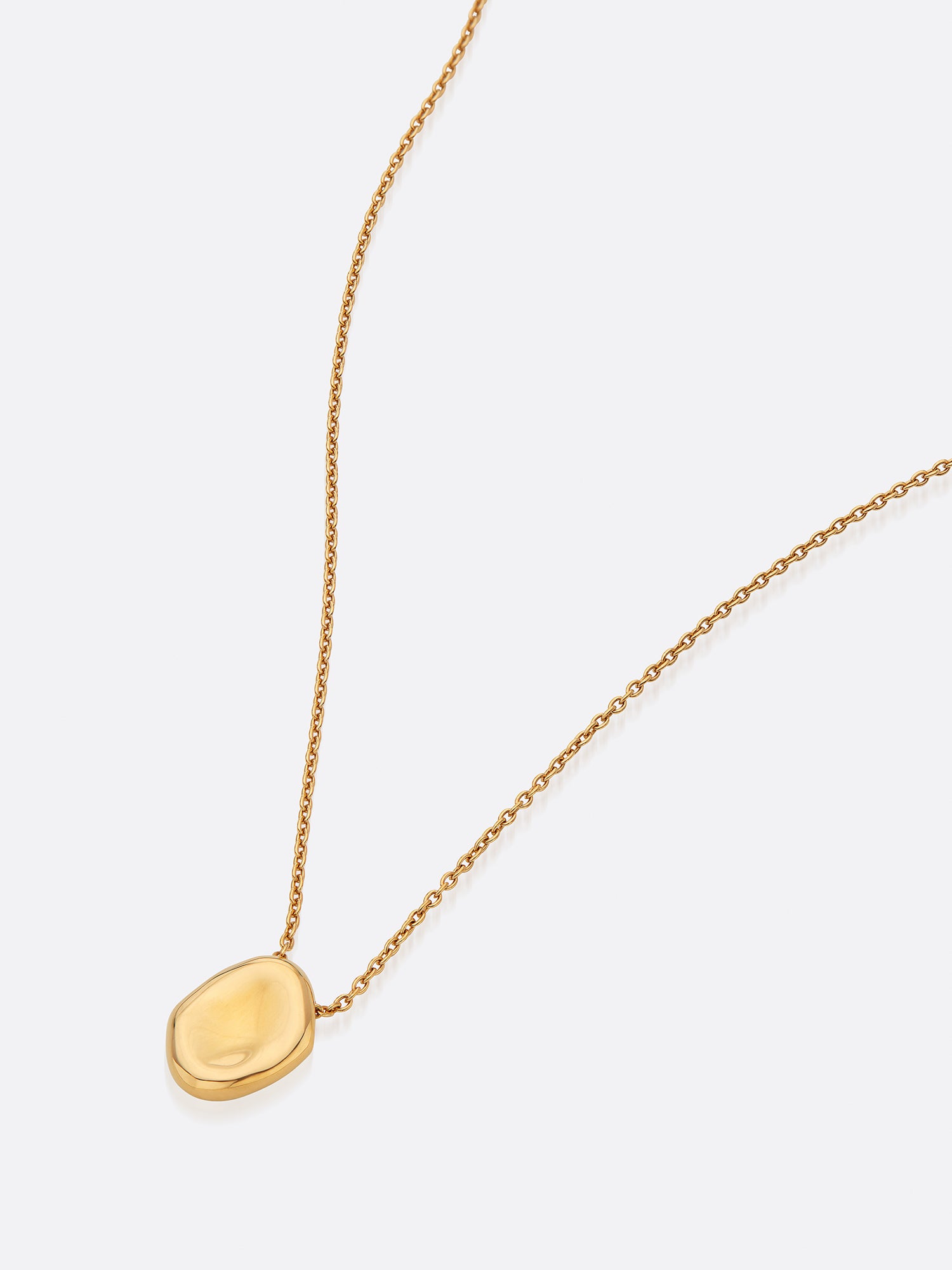 18k Yellow Gold hammered pendant necklace front view 2
