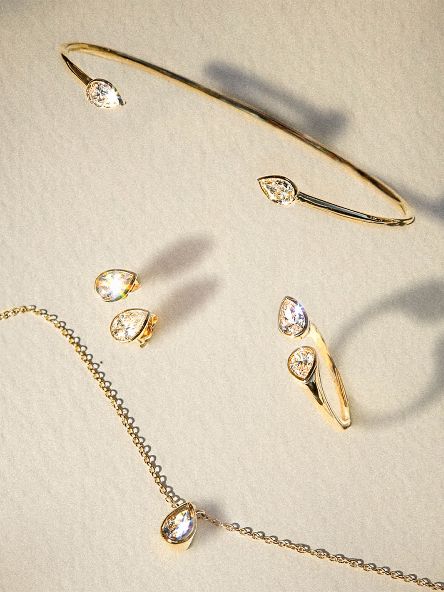 18k yellow gold Romance Pear diamond Droplet bracelet set
