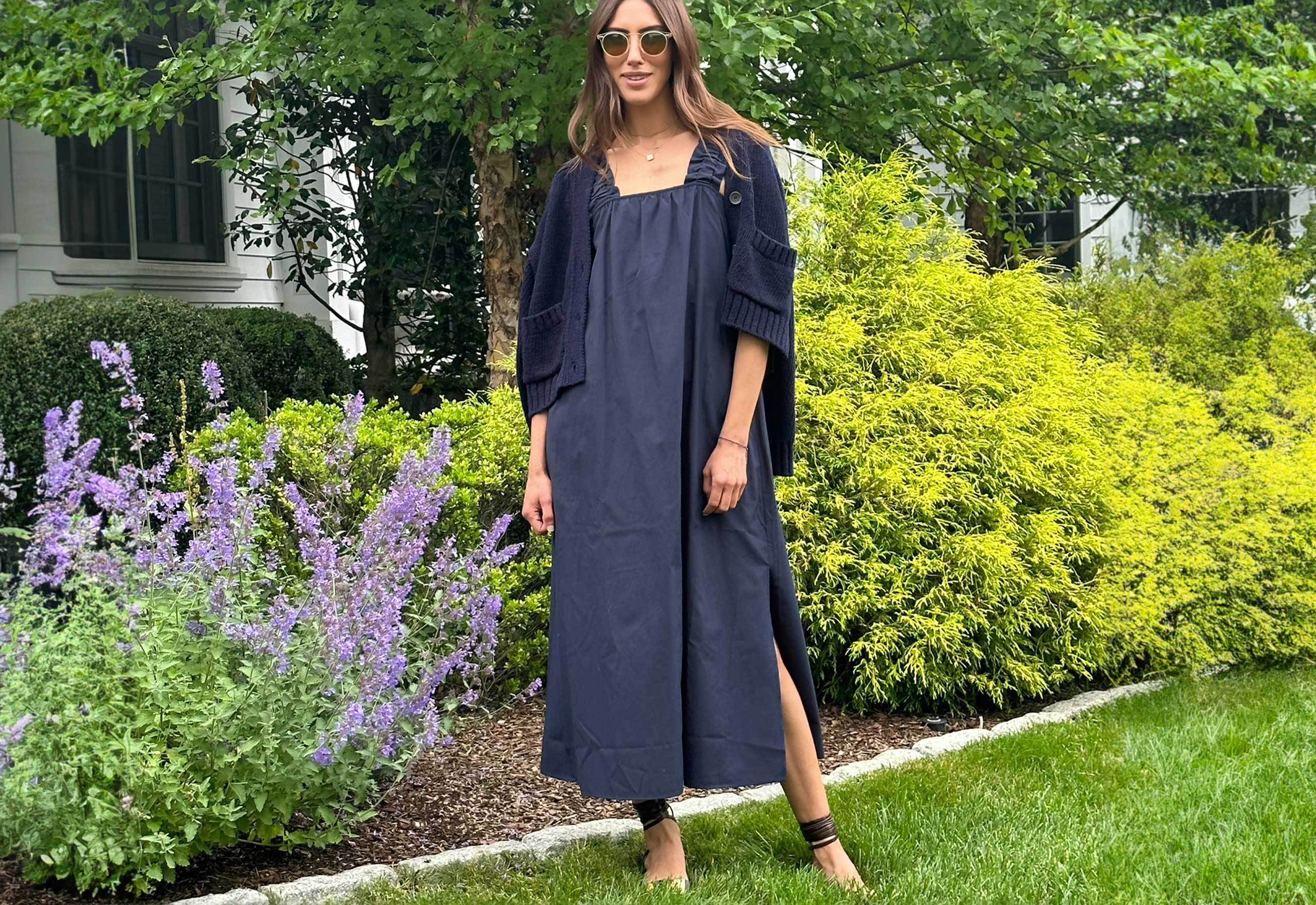 ～carly 出品～ BW_Woman_Carly_Ridloff_1-