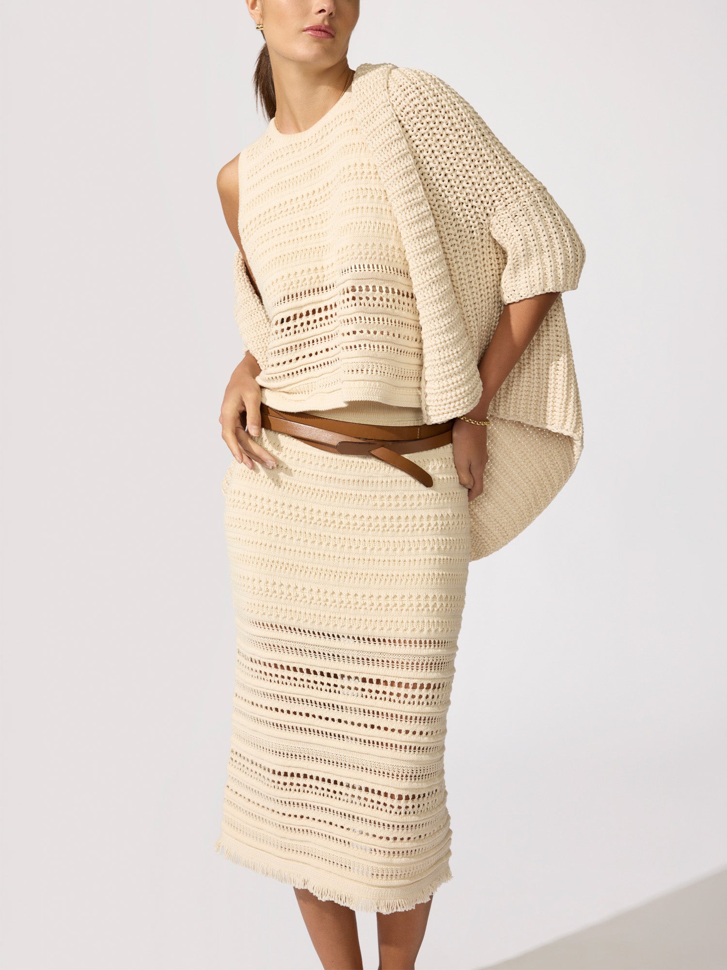 Yブーケ Women's Fida Handknit Shrug in Almond | Brochu Walker