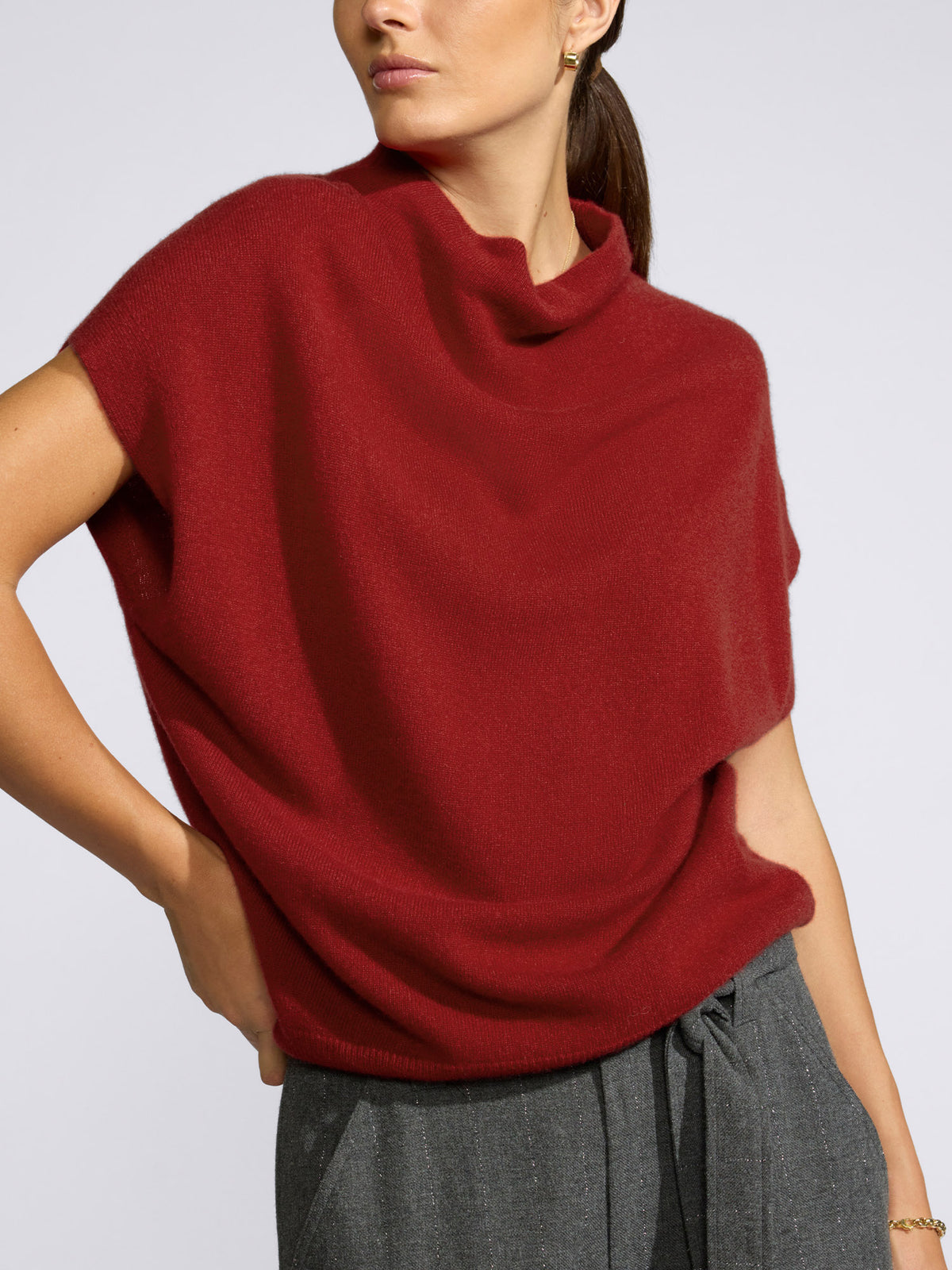 The Morten Funnel Neck Cashmere Top in Crimson