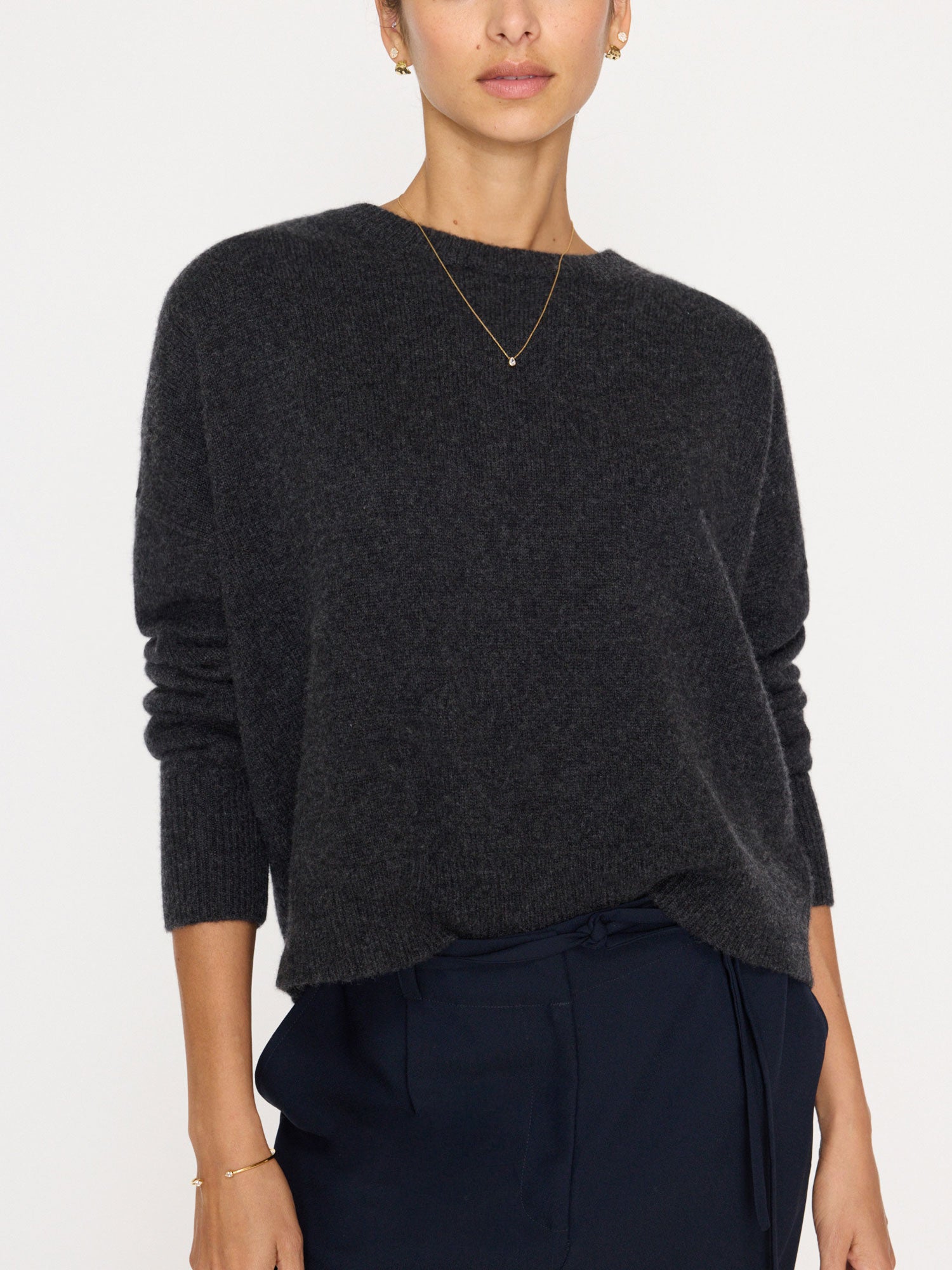 Everyday cashmere crewneck grey sweater front view