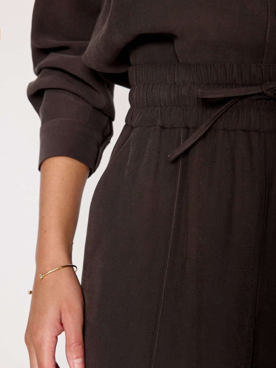 Aaron Wide-leg brown pants closeup view