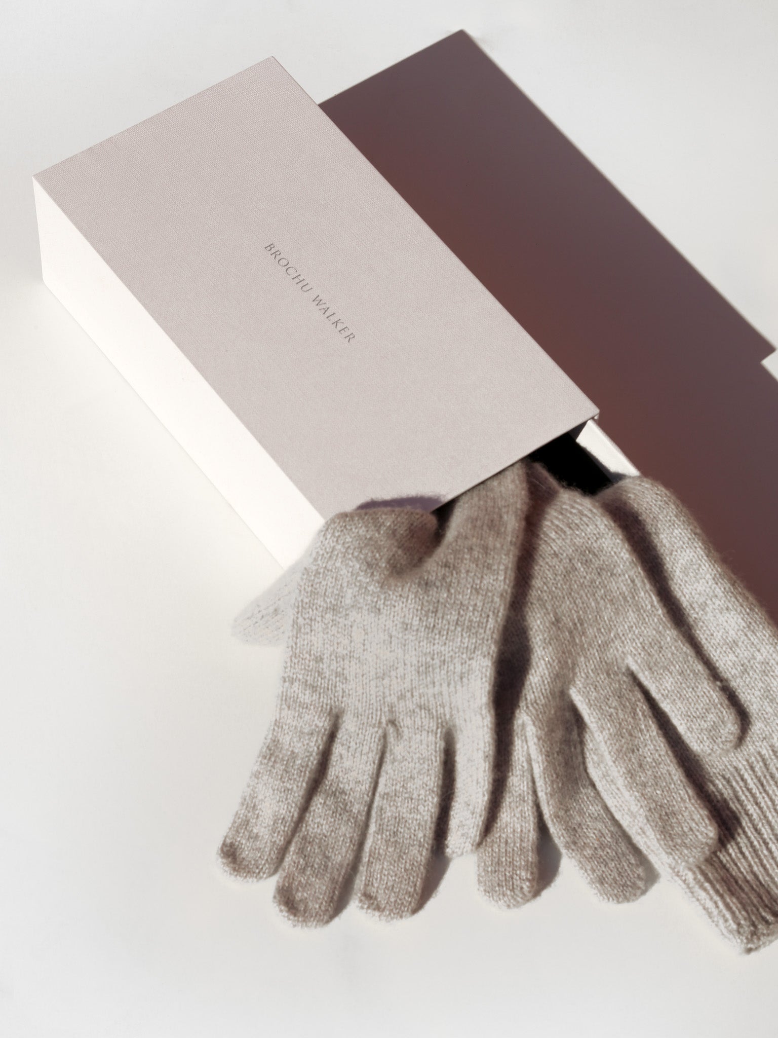 Cashmere grey gloves in box
