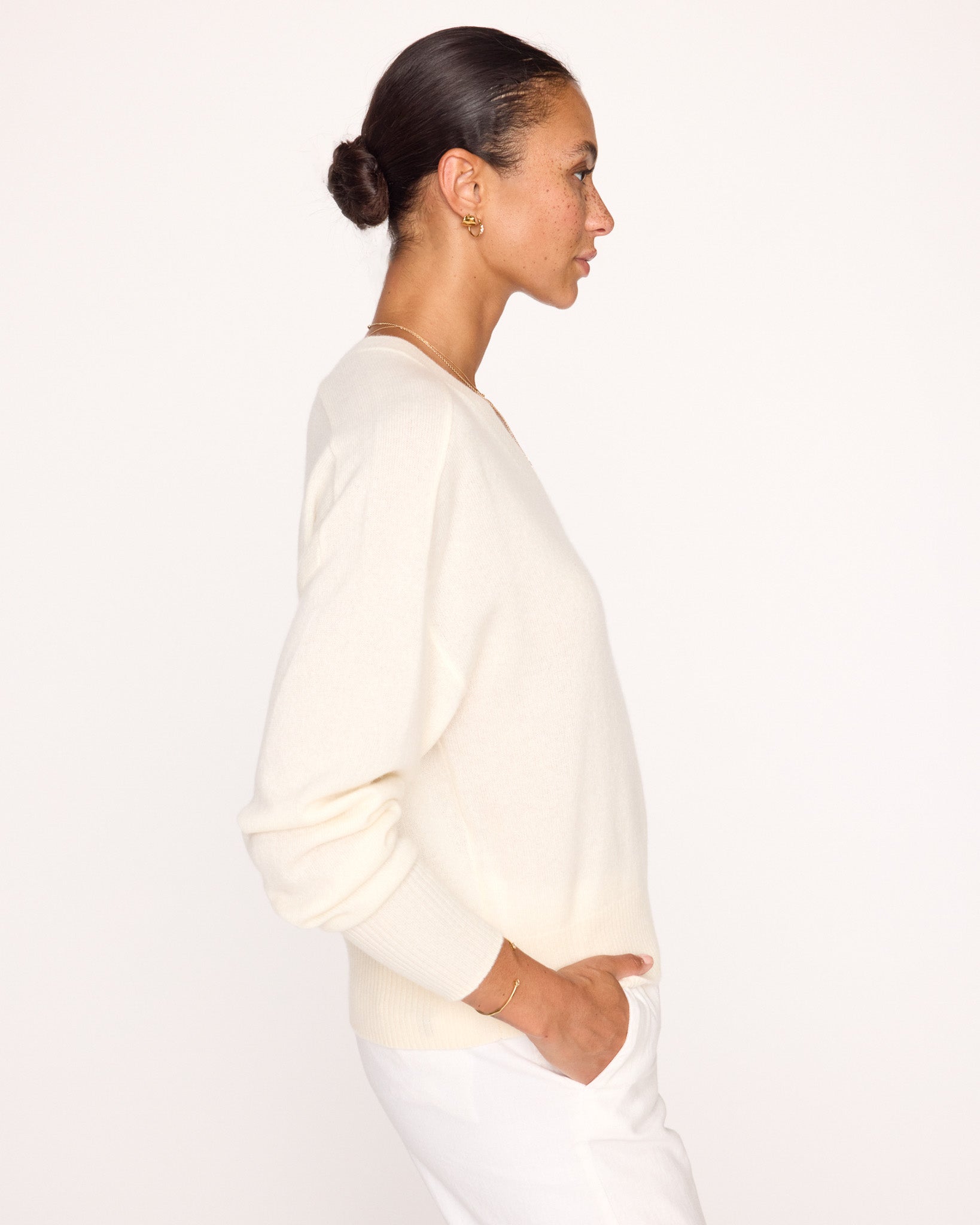 Leia V-neck beige sweater side view 
