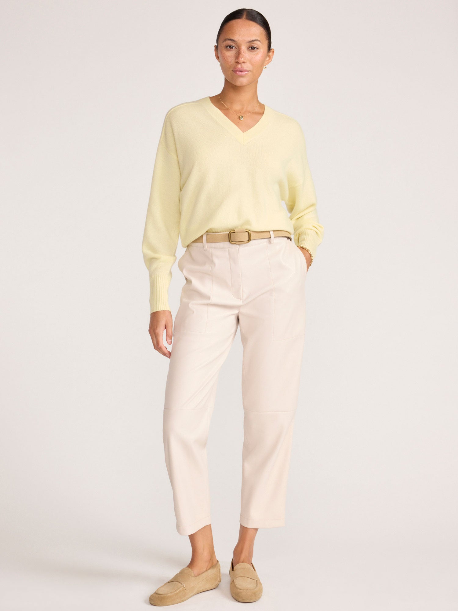 Women's Leia Vee Cashmere Sweater in Anis | Brochu Walker