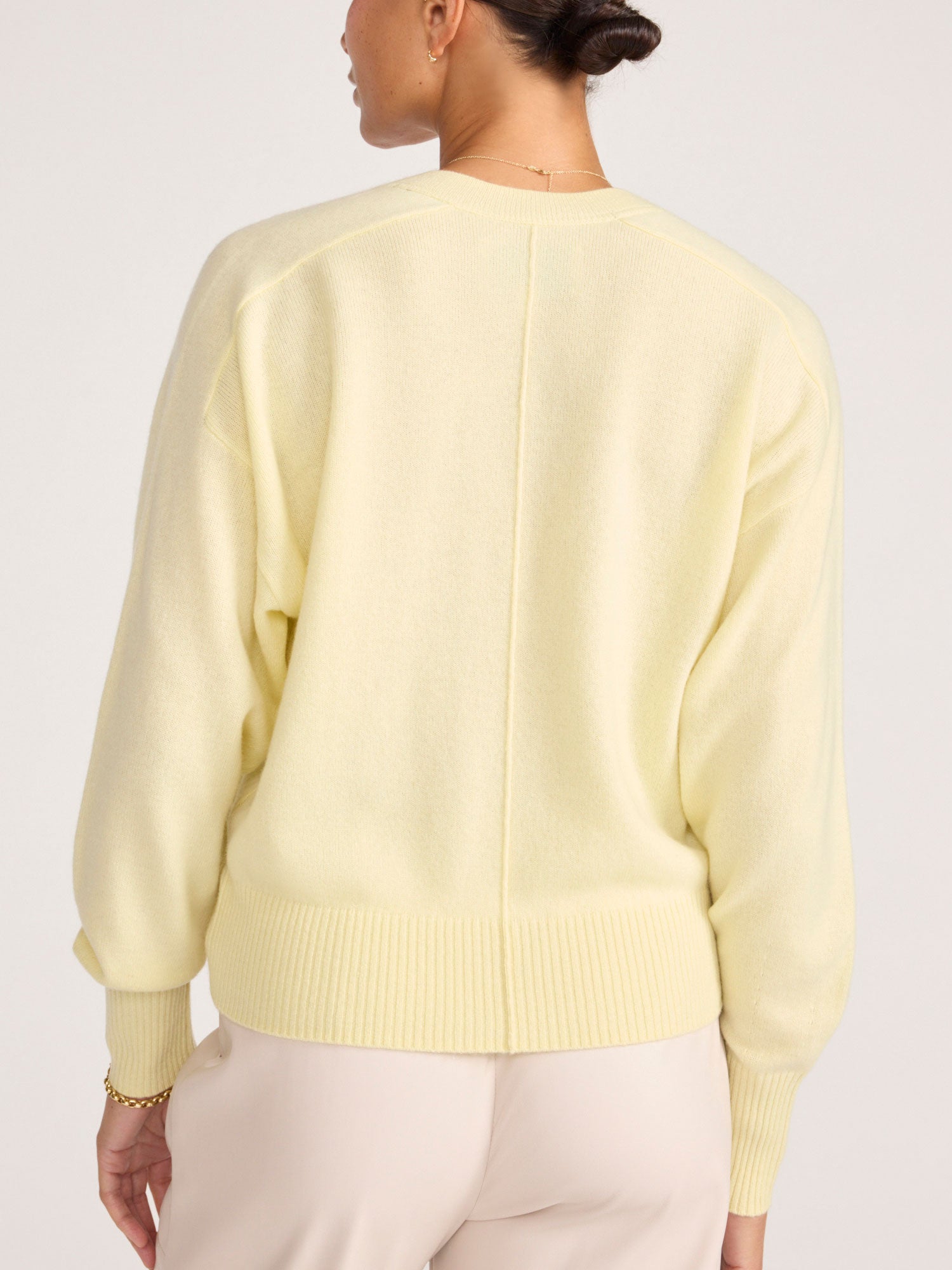 Women's Leia Vee Cashmere Sweater in Anis | Brochu Walker
