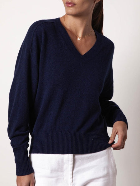 arts&science ブルーニット Women's V-Neck Layered Pullover in Lapis Blue with White | Brochu