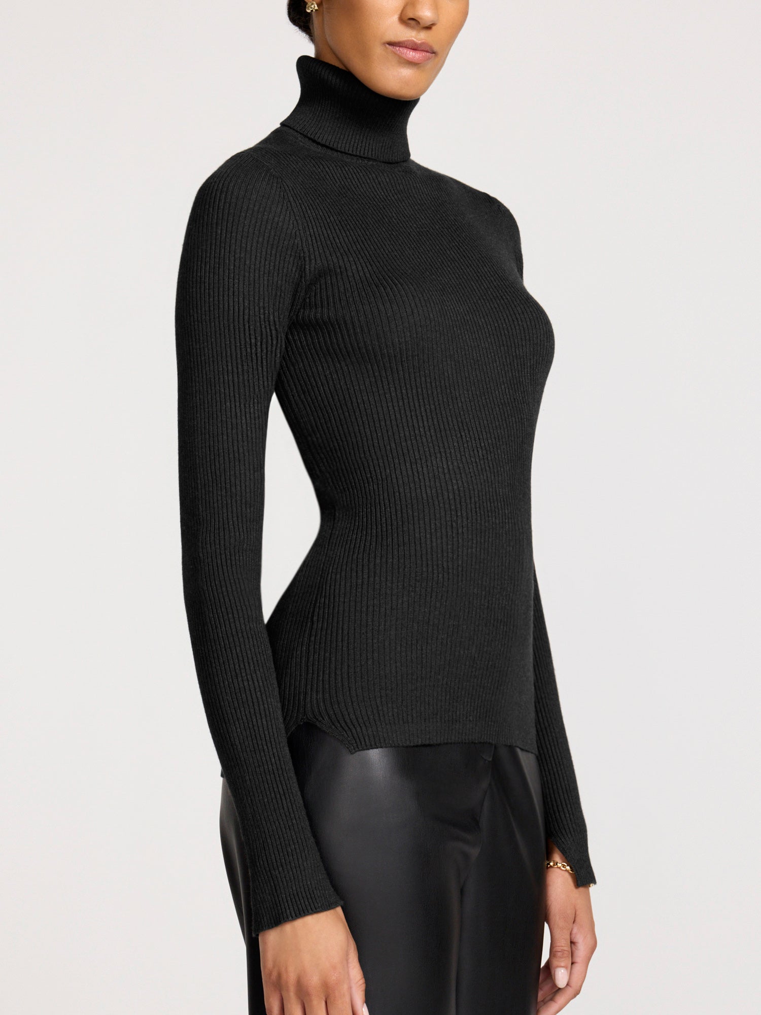 Women's Noel Ribbed Turtleneck in Black Onyx | Brochu Walker