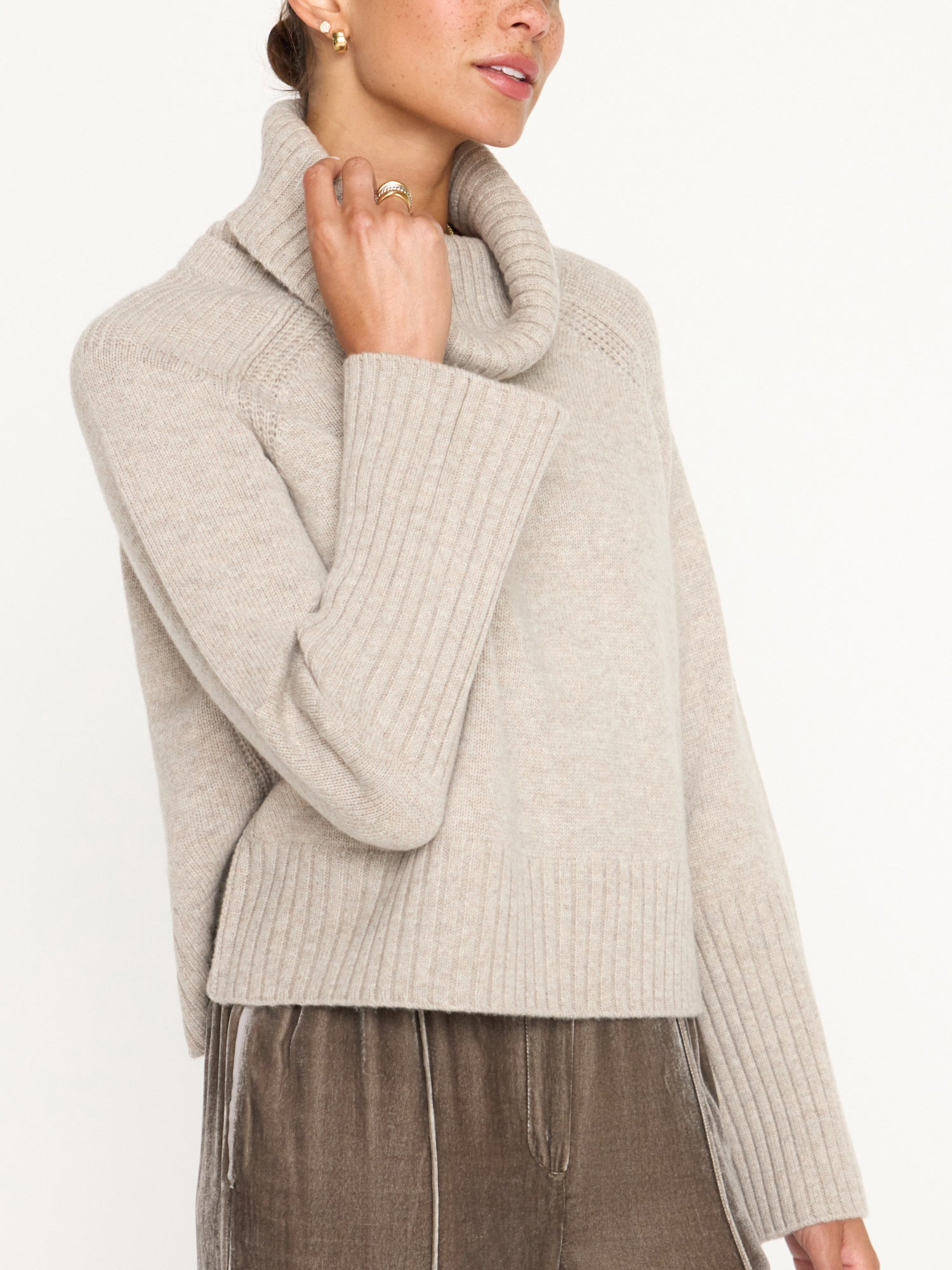 Orion cashmere-wool light grey turtleneck sweater side view
