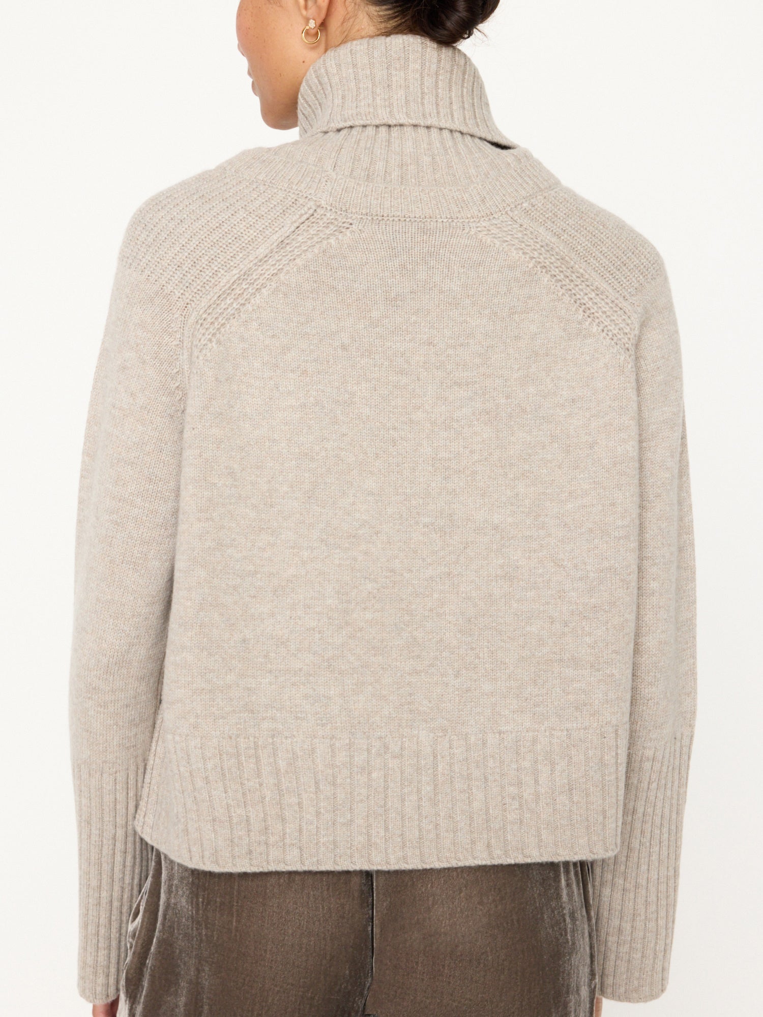 Orion cashmere-wool light grey turtleneck sweater back view