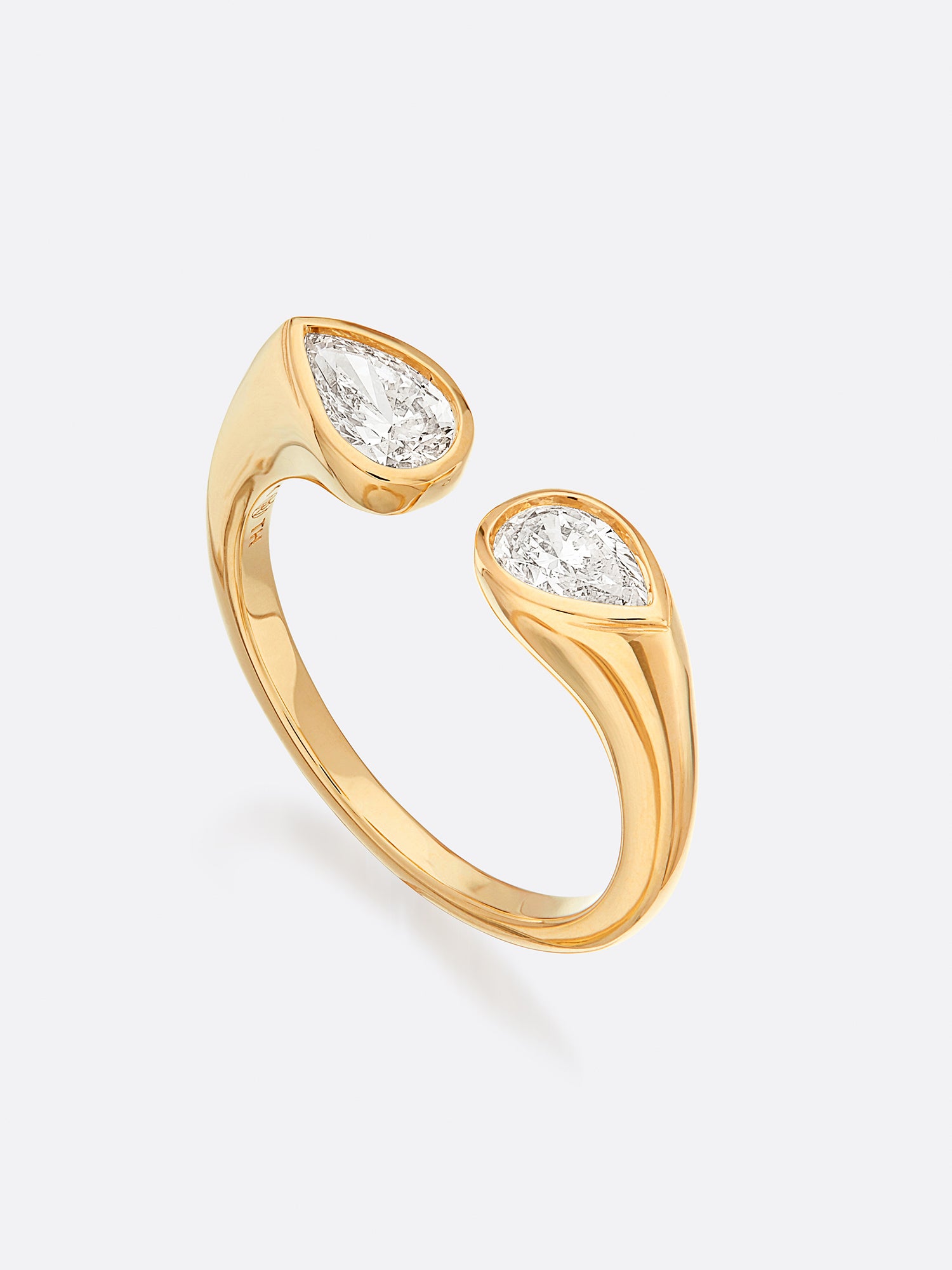 18k yellow gold Romance Pear Diamond Droplet ring side view