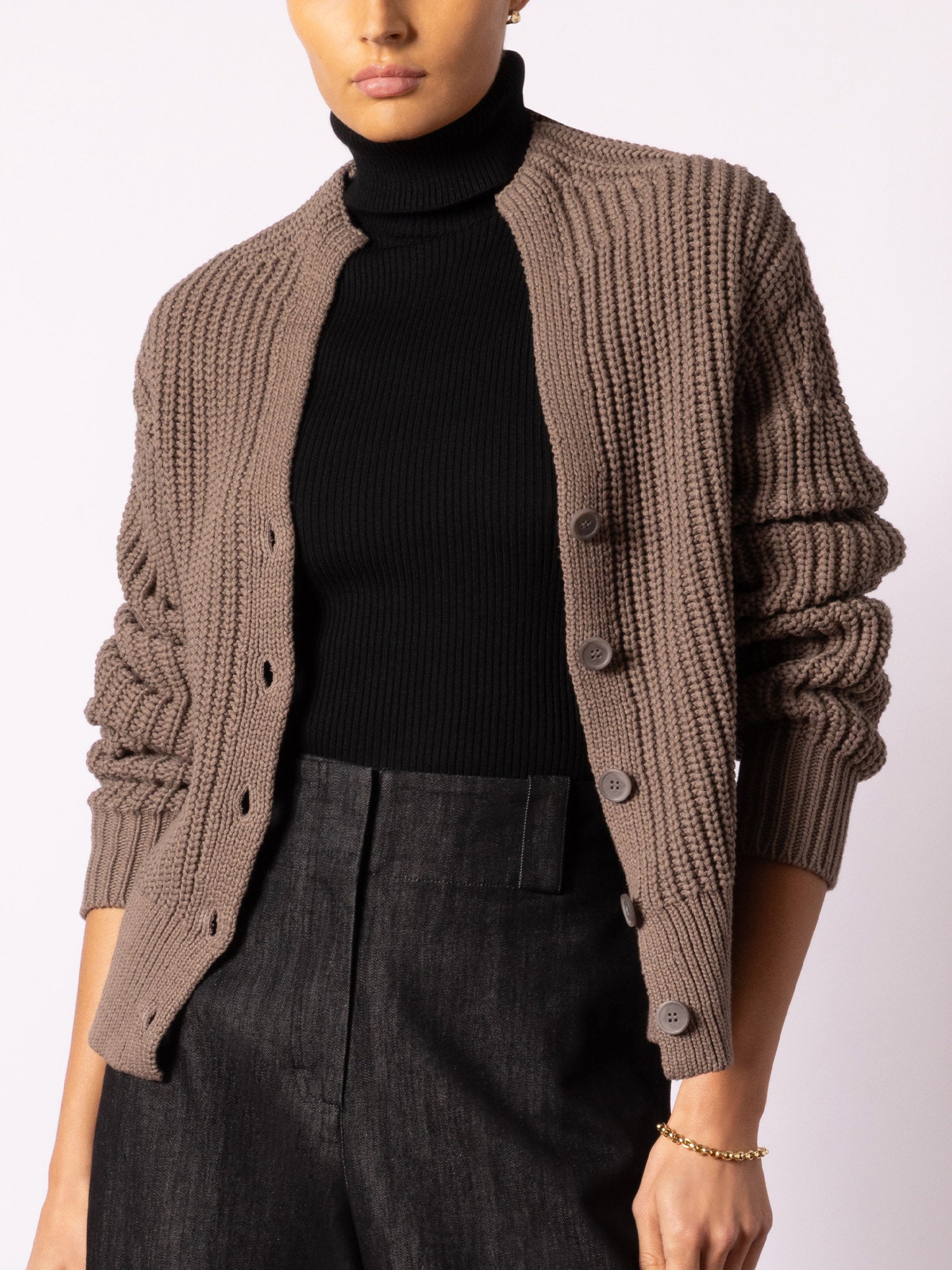 burocori　MiddlegaugeミドルゲージV/N KNIT Ecru Cardigan Designer Cardigans | Brochu Walker