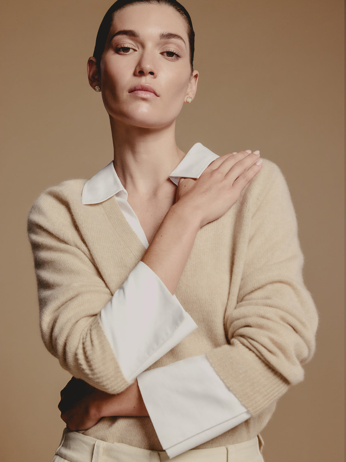 The Ella Layered Pullover in Sandstone Mélange with White