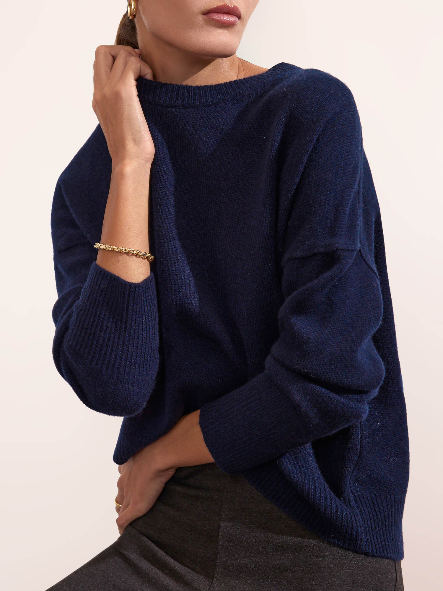 Everyday cashmere crewneck navy sweater front view