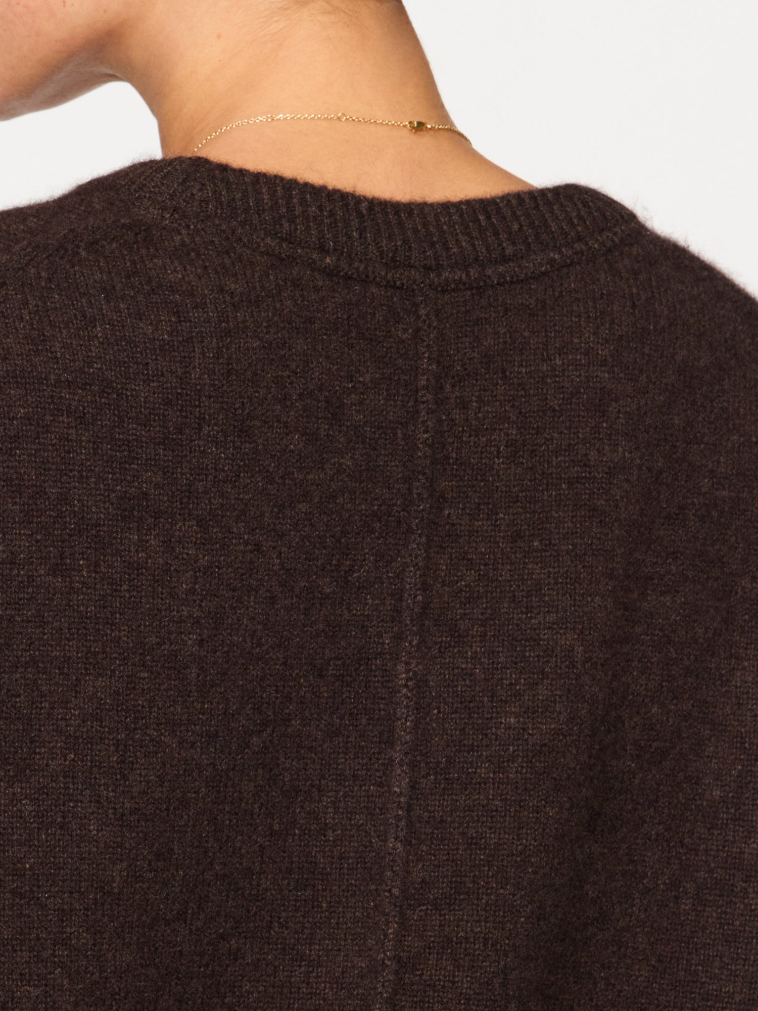 Everyday cashmere crewneck brown sweater close up