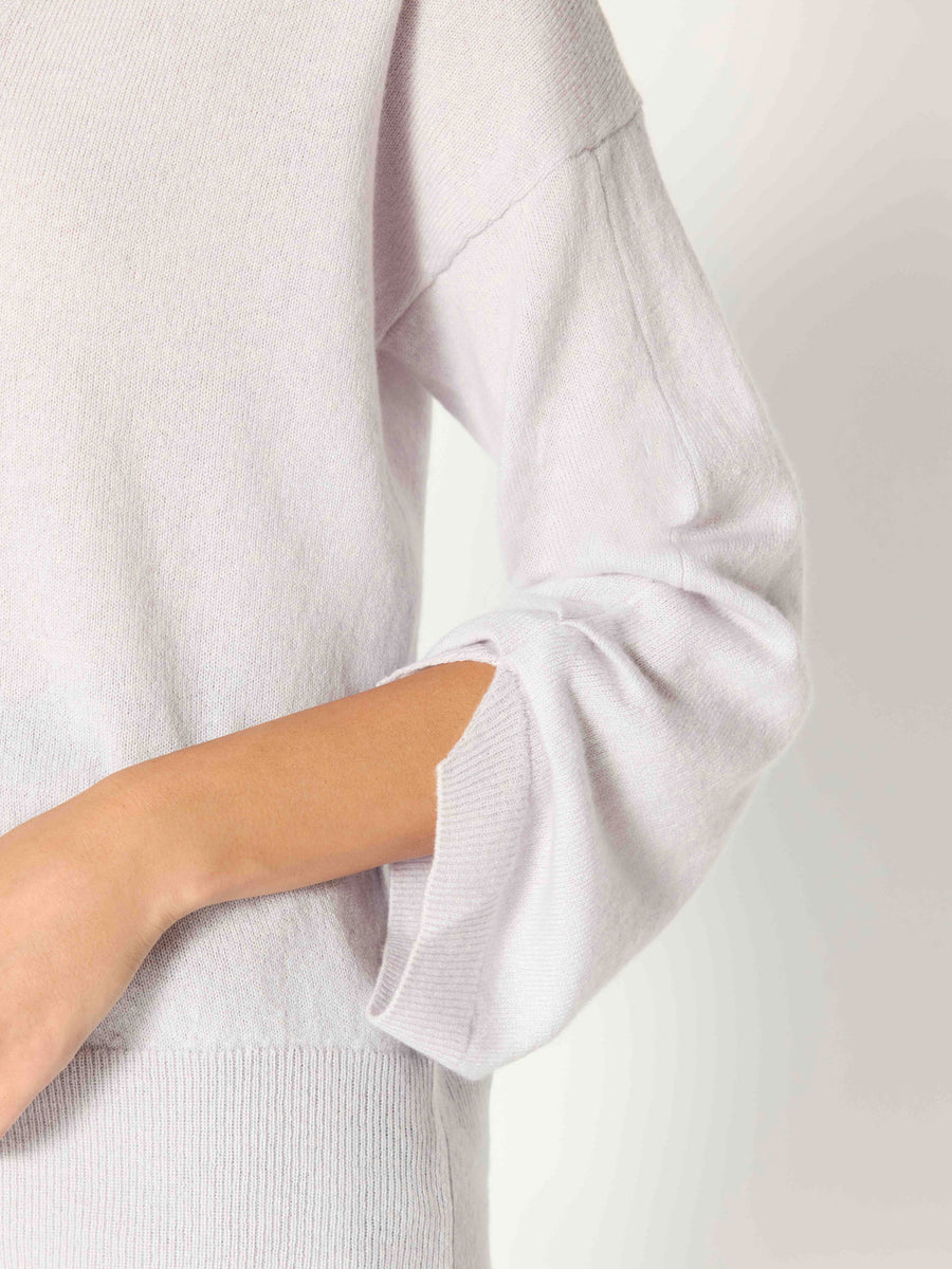 Casimir cashmere v-neck white sweater sleeve view