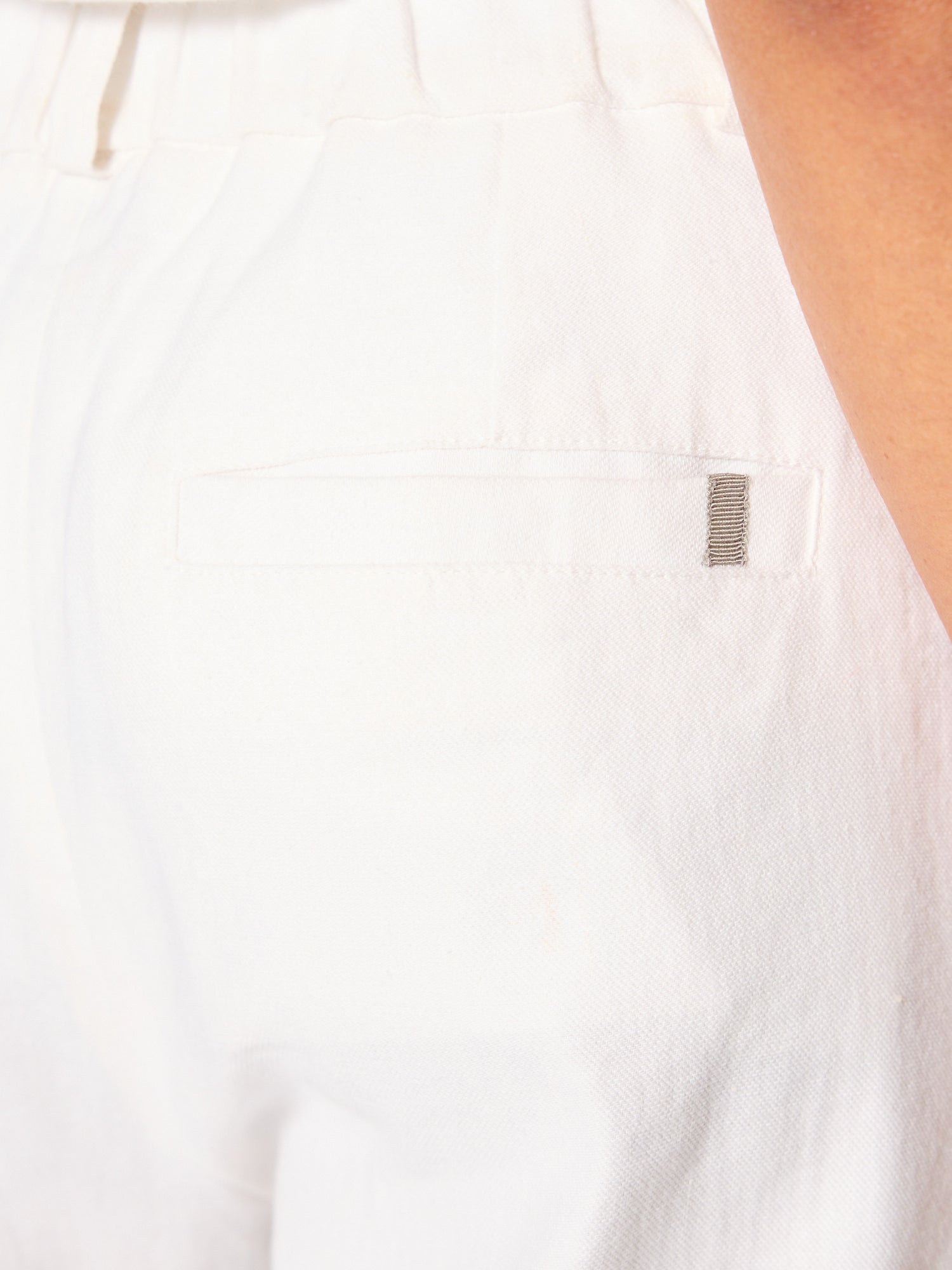 Talia white cropped cotton linen pant close up