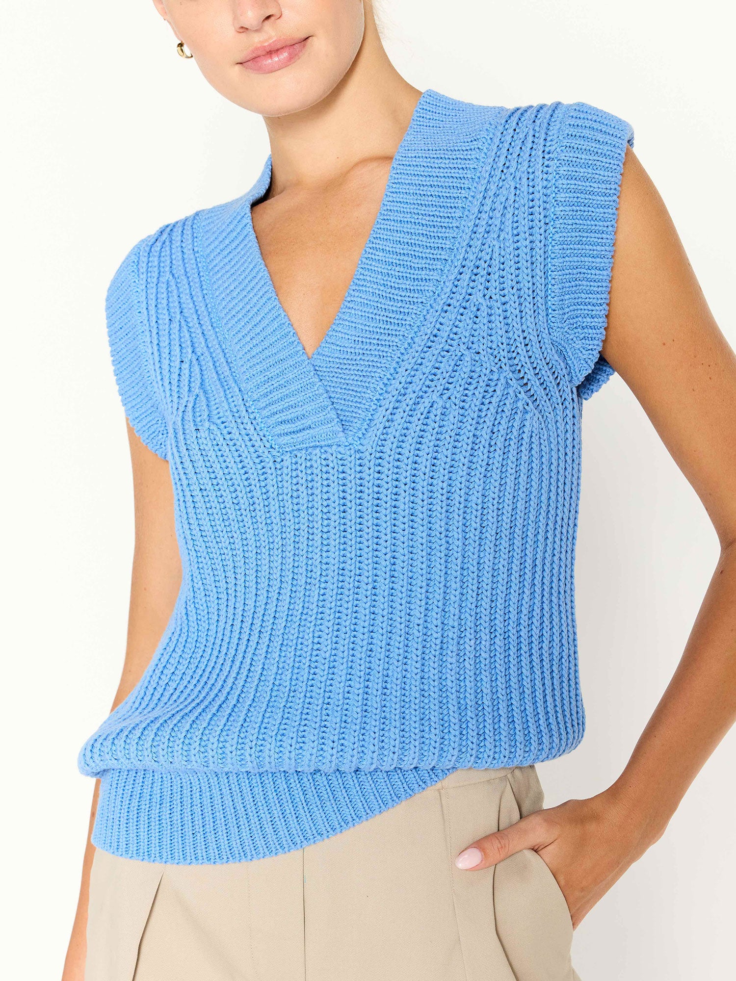 Uma blue sleeveless linen cotton sweater vest top front view 3